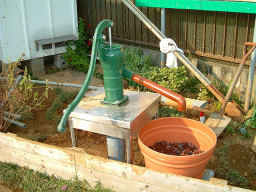 手押しポンプを取り付け